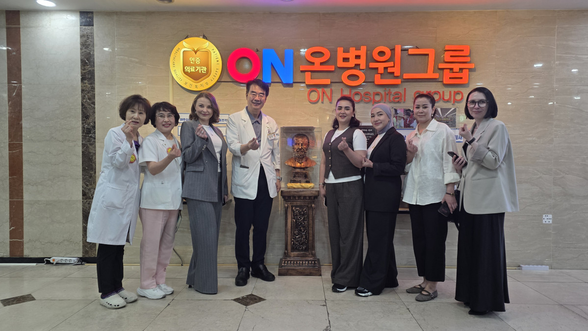 ▲사진 왼쪽부터 온병원 정복선 간호이사, 우즈베키스탄 메로스병원 황수연 간호부장, 유세이노바 릴리야(USEINOVA LILYA) 외래진료부장(내분비내과 전문의), 정근 온병원그룹 원장, 메로스병원 아칠로바 시린(ACHILOVA SHIRIN) 병원장(심장내과), 무이노바 카몰라(MUINOVA KAMOLA) 심장내과 전문의, 코디로바 샤클로(KODIROVA SHAKHLO) 소아청소년과 전문의(사마르칸트 국립 의과대학 조교수 겸임), 통역사 스베틀라나씨. (사진제공=온병원)