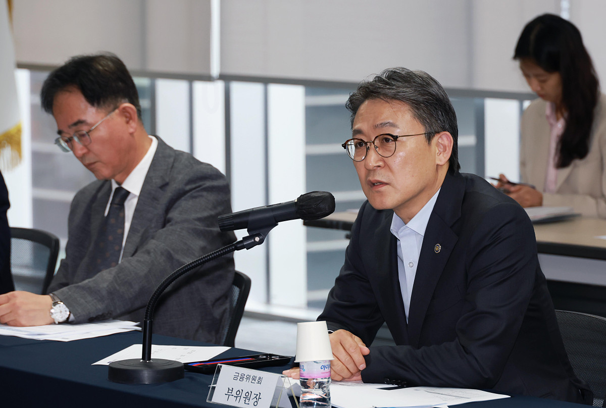 ▲권대영 금융위원회 부위원장이 11일 오후 서울 종로구 손해보험협회에서 '실손보험 청구전산화 점검회의'를 열고 모두발언을 하고 있다. (사진제공=금융위원회)