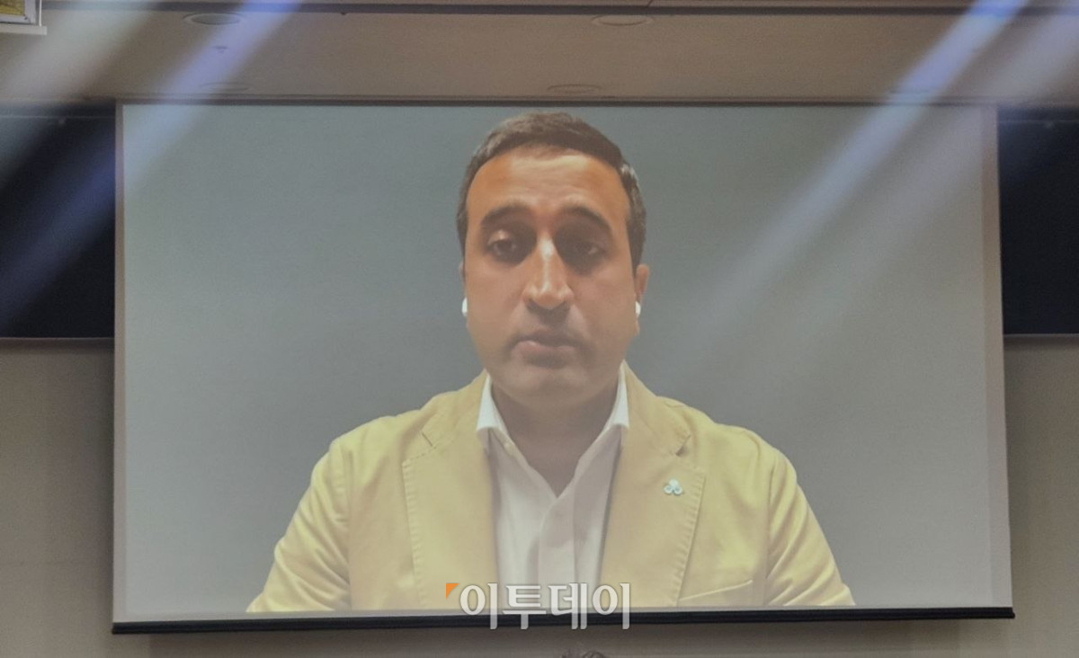 ▲12일 서울 여의도 국회의원회관 제2소회의실에서 열린 '글로벌 스테이블코인 동향과 한국 디지털 경제의 기회' 세미나에서 라훌 아드바니(Rahul Advani) 리플 글로벌 공동 정책 총괄이 발언하고 있다. (박정호 기자 godot)