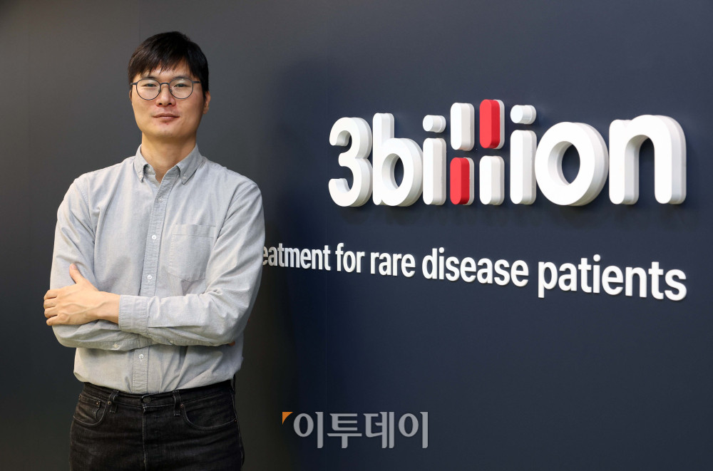 ▲금창원 쓰리빌리언 대표가 14일 서울 강남구 쓰리빌리언에서 이투데이와 인터뷰에 앞서 포즈를 취하고 있다. 신태현 기자 holjjak@ (이투데이DB)