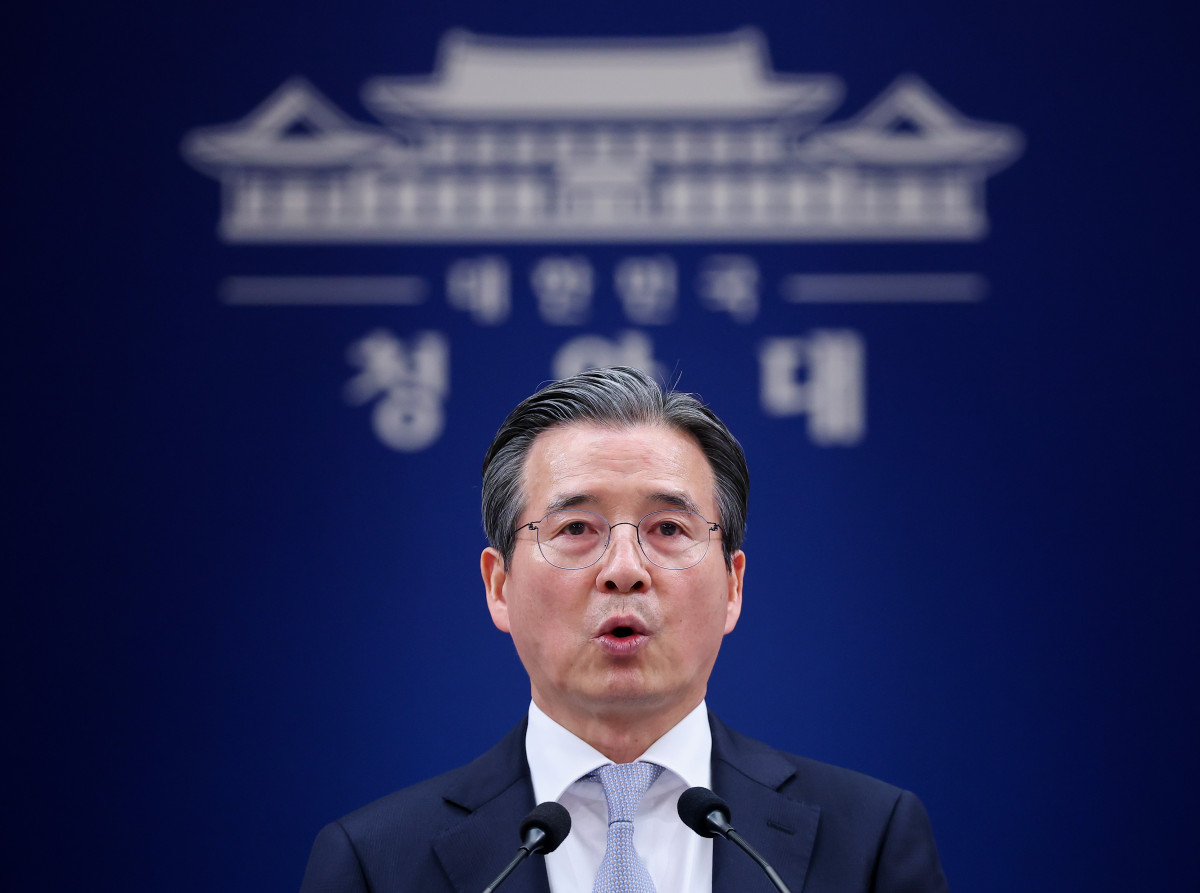 ▲김용범 정책실장이 27일 청와대 춘추관에서 이날 열린 이재명 대통령과 데미스 허사비스 구글 딥마인드 최고경영자(CEO) 면담 관련 브리핑을 하고 있다. (연합뉴스)