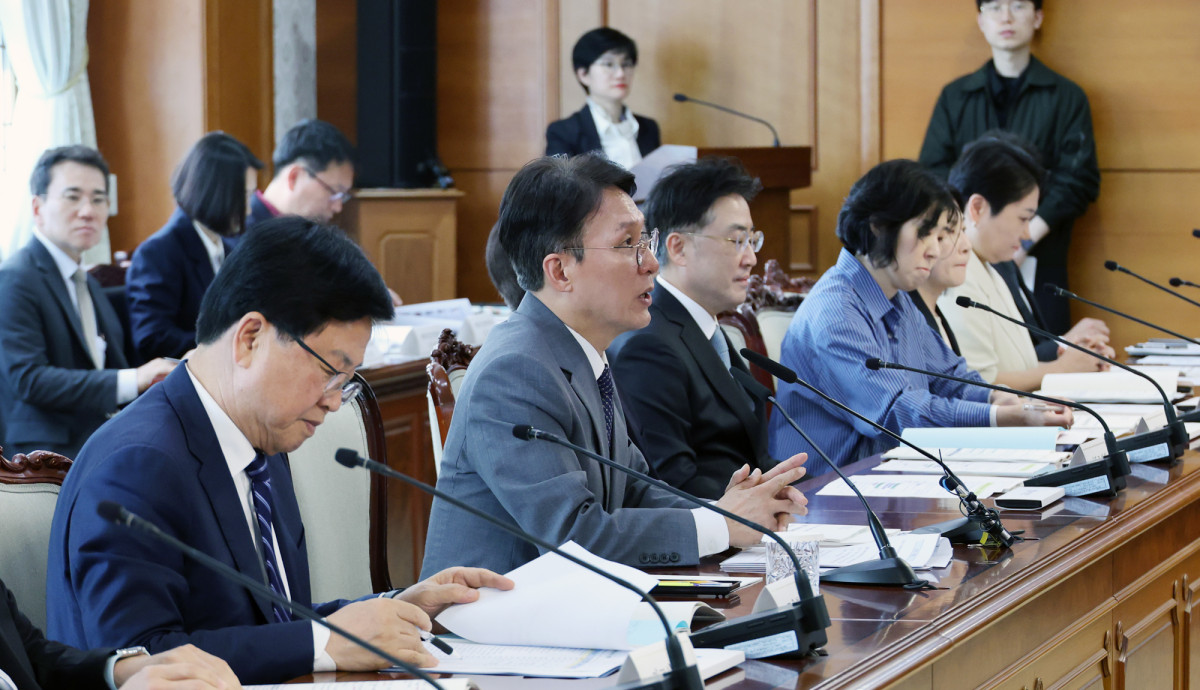 ▲김민석 국무총리가 12일 오후 서울 종로구 정부서울청사에서 사회보장위원회 제35차 회의를 주재하고 있다. (연합뉴스)