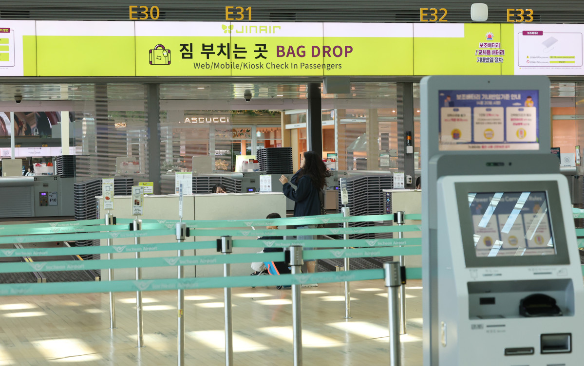 ▲10일 인천국제공항 제2여객터미널 진에어 탑승수속 카운터 모습. (연합뉴스)