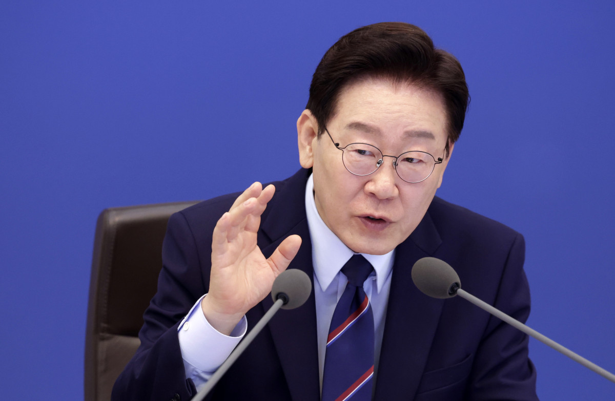 ▲이재명 대통령이 12일 청와대에서 열린 국무회의 겸 비상경제점검회의에서 발언하고 있다. 사진=연합뉴스