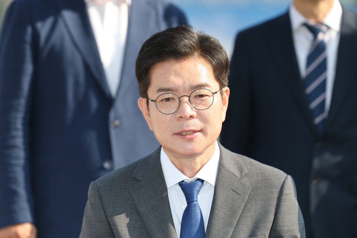 ▲더불어민주당 정원오 서울시장 후보가 13일 서울 중구 서울특별시청 앞에서 열린 서울-충북 상생 협약식 "대한민국의 미래를 함께 열겠습니다"에서 발언하고 있다. 사진=연합뉴스
