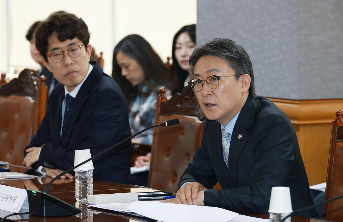 ▲권대영 금융위원회 부위원장이 13일 오전 서울 중구 은행연합회에서 열린 '디지털 영사인증 금융위임장 서비스 추진 업무협약'에서 모두발언을 하고 있다 (사진제공=금융위원회)