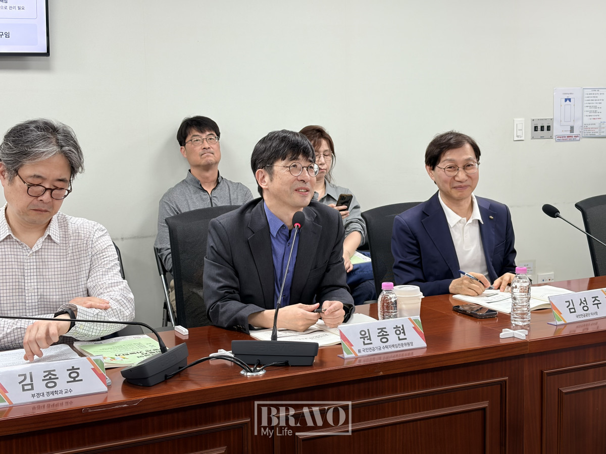 ▲'국민연금의 사회투자 어떻게 가능한가' 토론회에서 원종현 전 국민연금기금 수탁자책임전문위원장이 발표를 하고 있다. (박지수 기자 jsp@)