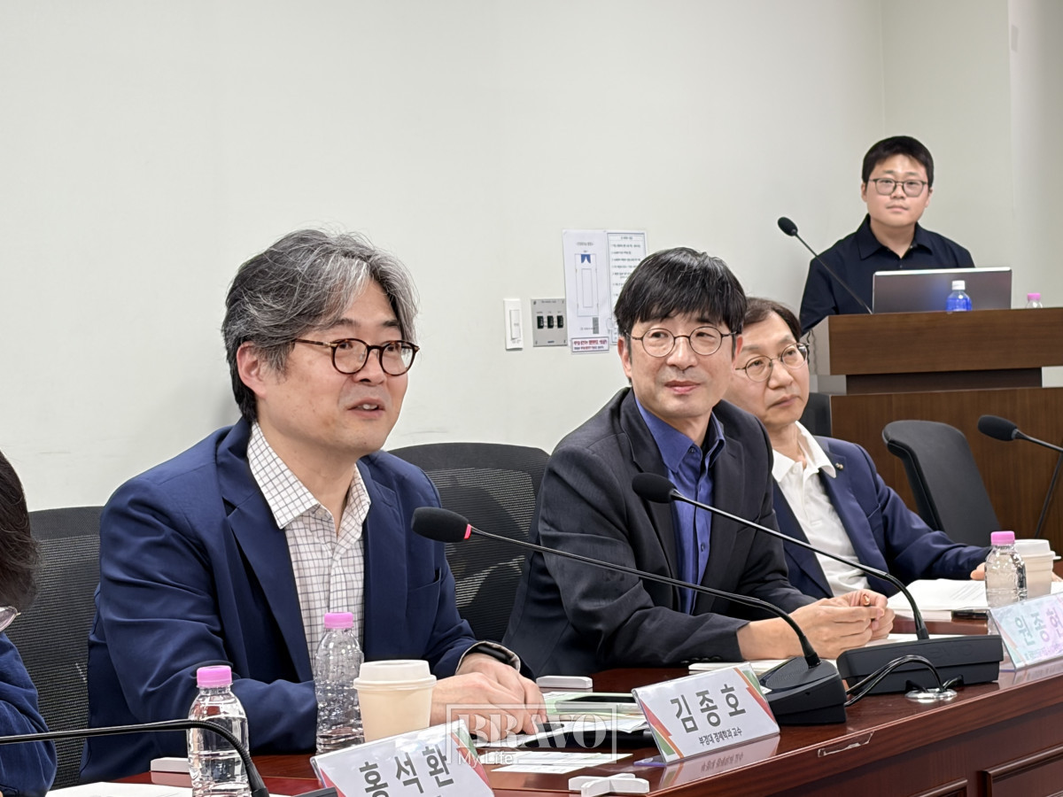 ▲'국민연금의 사회투자 어떻게 가능한가' 토론회에서 김종호 부경대학교 경제학과 교수가 발표를 하고 있다. (박지수 기자 jsp@)