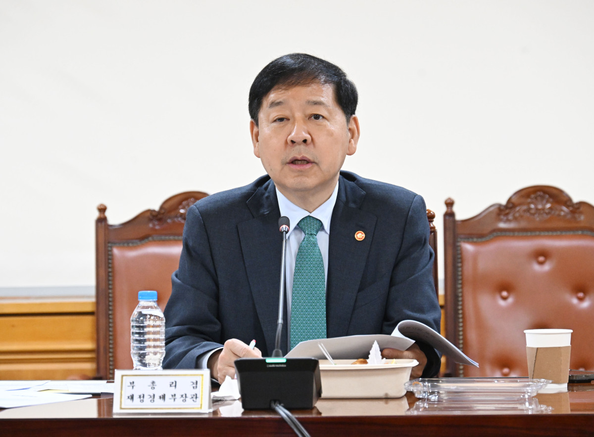 ▲구윤철 부총리 겸 재정경제부 장관이 5월 14일 서울 중구 은행연합회에서 열린 시장상황점검회의를 주재하고 있다. (재정경제부)