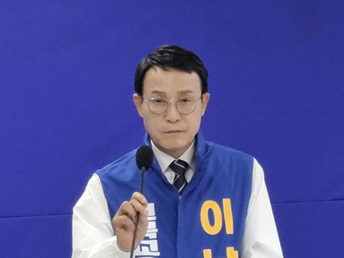 ▲이남호 전북교육감 예비후보가 전북도교육청 브리핑룸에서 기자회견에서 학력신장 3.0 실현에 대해 설명을 하고 있다. (사진제공=조경환 기자)