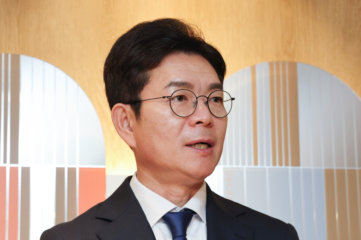 ▲더불어민주당 정원오 서울시장 후보가 14일 서울 중구 투썸플레이스 정동길점에서 열린 소상공인들과의 간담회에서 발언하고 있다. 사진=연합뉴스