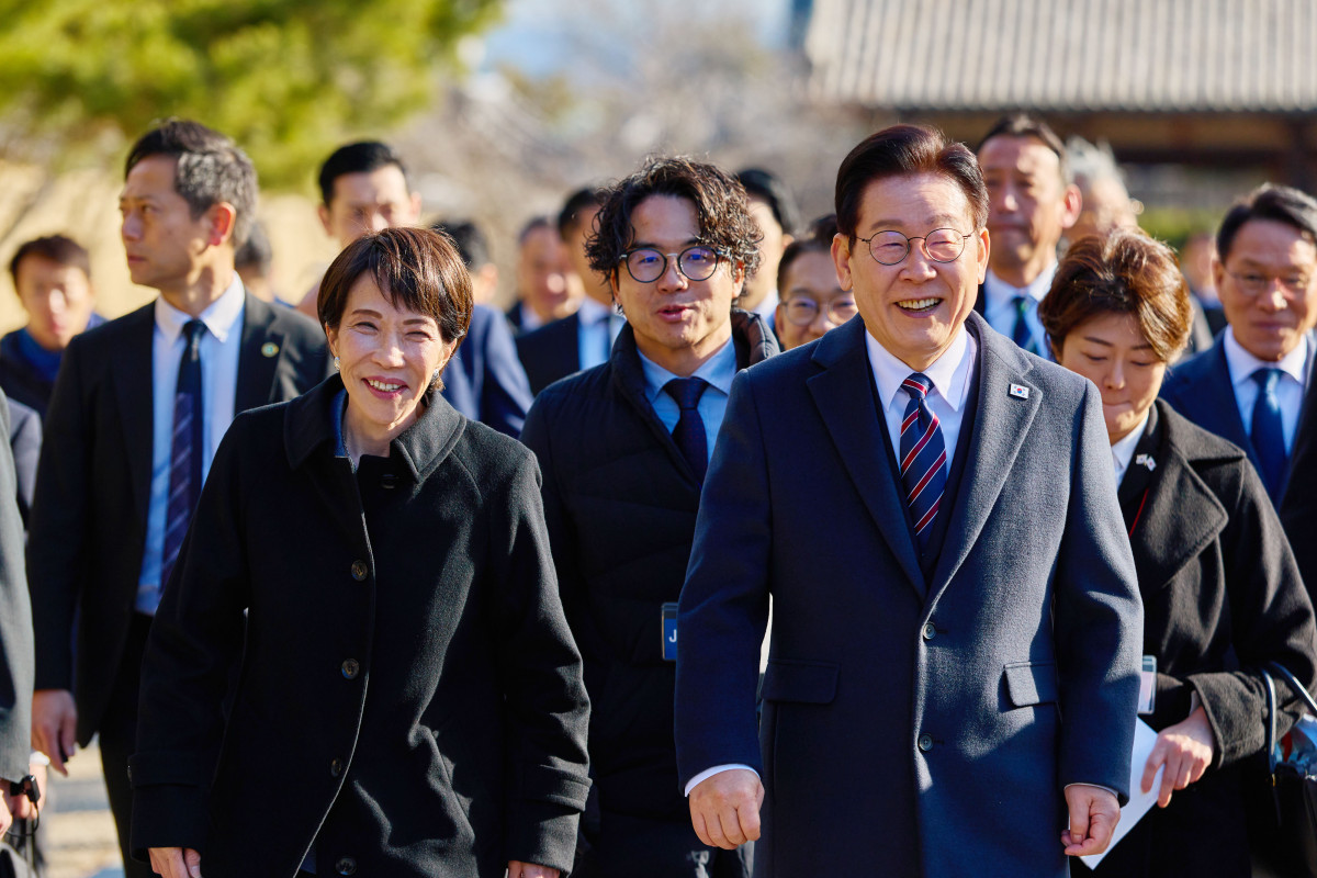 ▲이재명 대통령이 14일(현지 시간) 다카이치 사나에 일본 총리과 함께 나라현의 대표 문화유적지인 호류지를 둘러보고 있다. (공동취재) (사진=뉴시스)