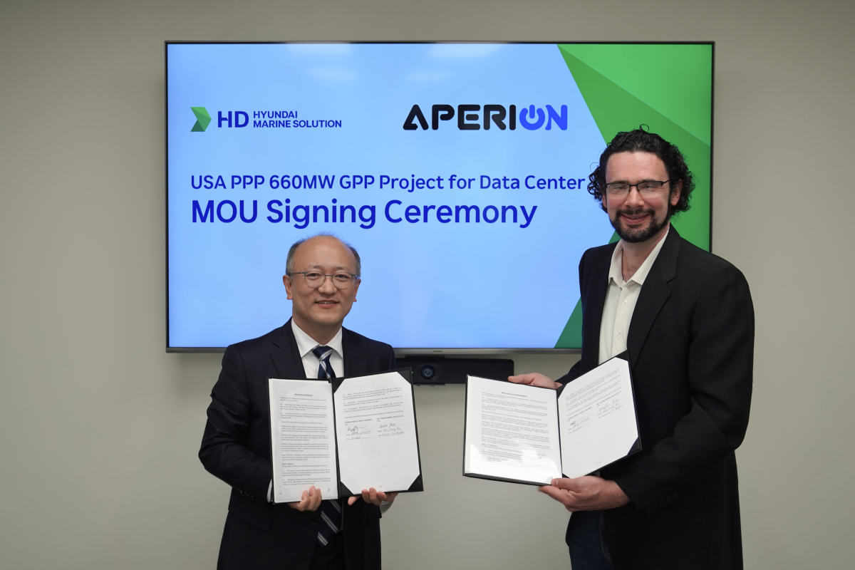 ▲HD현대마린솔루션은 최근 미국 에너지 인프라 개발 기업 AEG(Aperion Energy Group)와 데이터센터 전력용 엔진 유지·보수를 위한 업무협약을 체결했다. 왼쪽부터 박영언 HD현대마린솔루션 AM SOLUTION 부문장, 아론 휠러 AEG 최고경영자. (사진제공=HD현대)