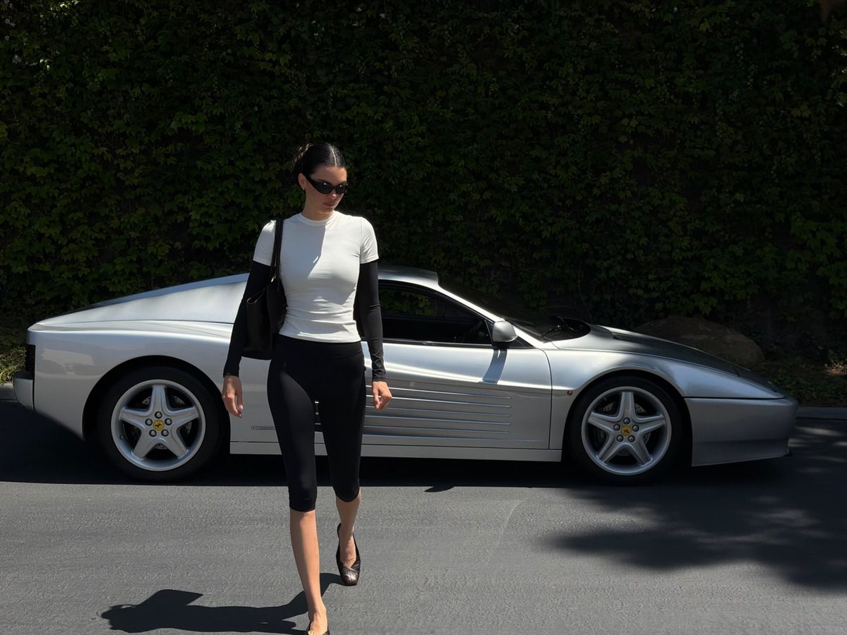 ▲검정색 카프리 팬츠를 입고 있는 켄달 제너. (출처='@kendalljenner' 인스타그램 캡처)