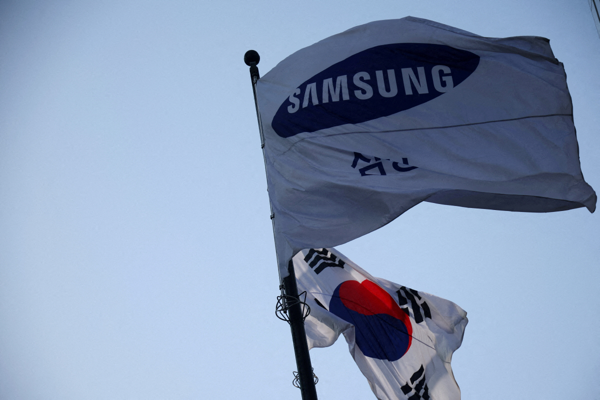 ▲서울에 위치한 삼성전자 사옥에서 삼성전자 로고가 그려진 깃발이 펄럭이고 있다. 로이터연합뉴스