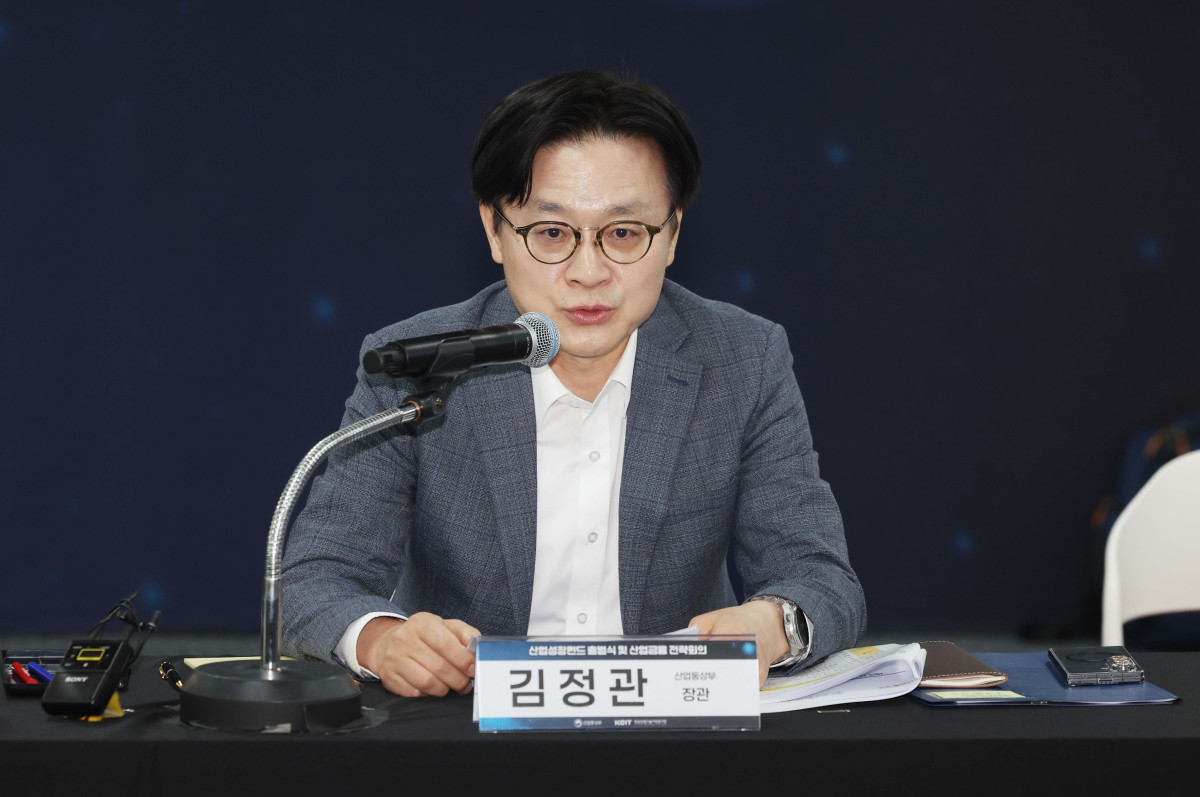 ▲김정관 산업통상부 장관이 18일 서울 여의도 한국성장금융에서 열린 산업성장펀드 조성식 및 기술금융 전략회의에서 모두발언을 하고 있다. 신태현 기자 holjjak@