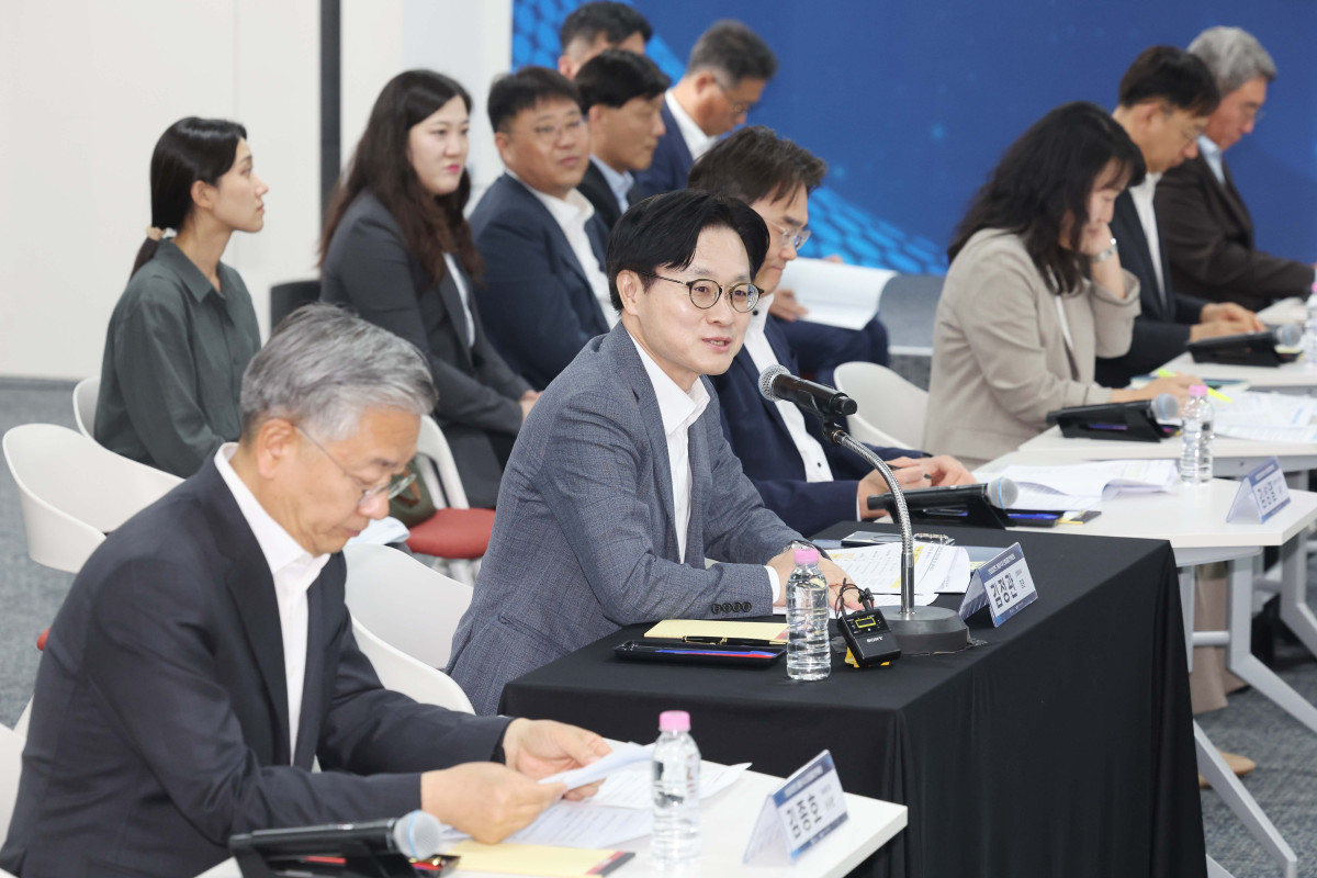 ▲김정관 산업통상부 장관이 18일 서울 여의도 한국성장금융에서 열린 산업성장펀드 조성식 및 기술금융 전략회의에서 모두발언을 하고 있다. 신태현 기자 holjjak@