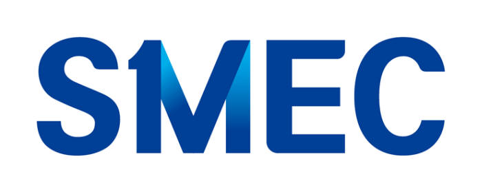 ▲SMEC라는 텍스트가 파란색으로 쓰여진 21일, 반도체 장비 수주 확대와 생산라인 전환이 이어지고 있는 스맥의 배경 이미지를 볼 수 있다.