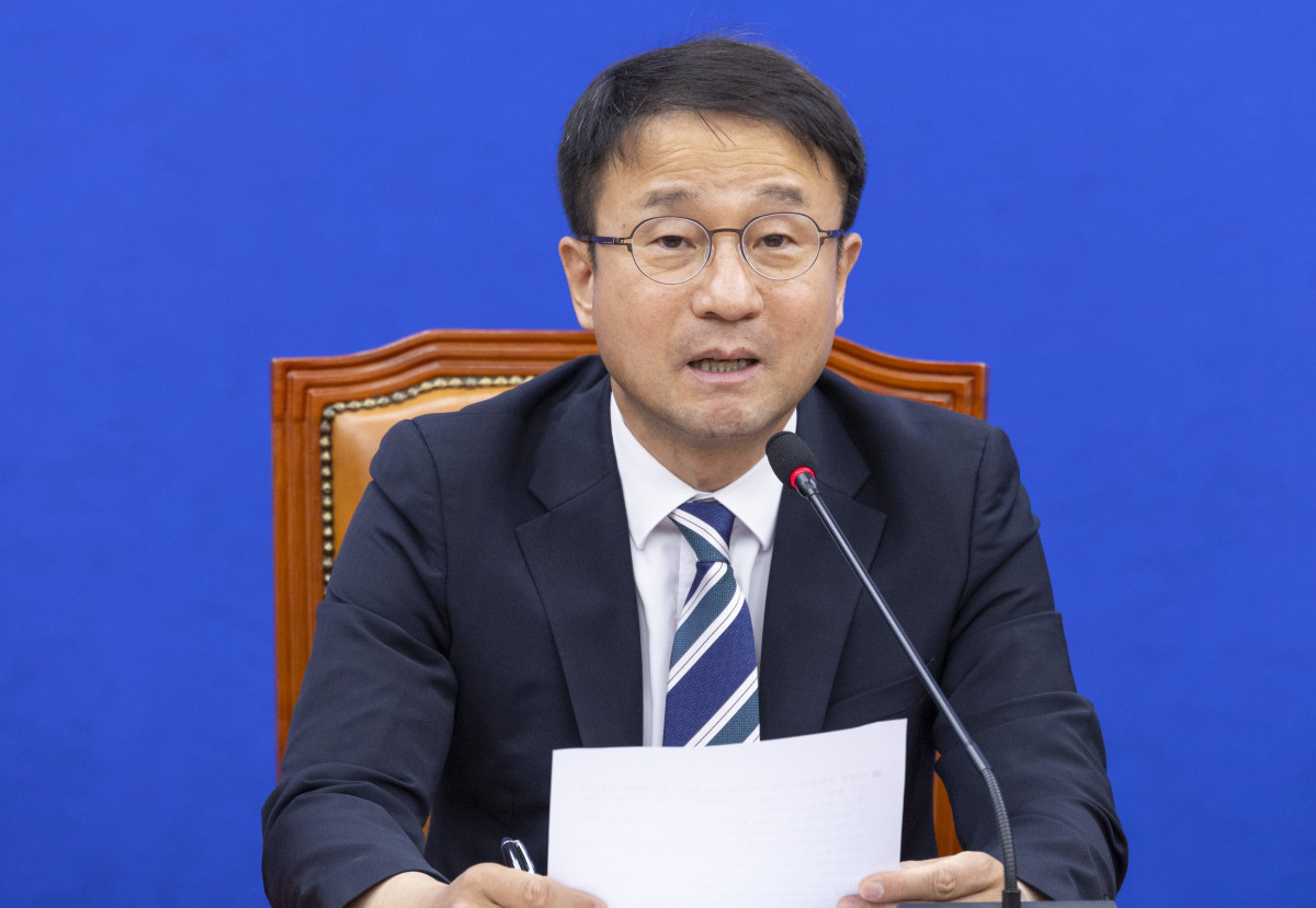 ▲더불어민주당 한병도 원내대표가 19일 국회에서 열린 원내대책회의에서 하반기 국회 의장단을 위한 본회의 개최 필요성을 말하고 있다. (연합뉴스)