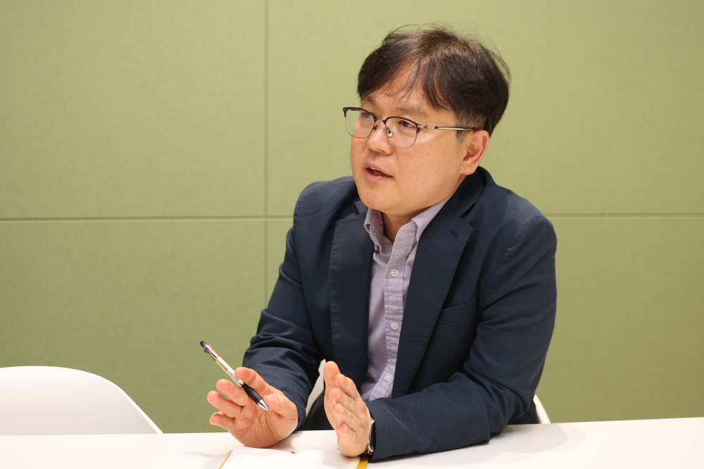 ▲최태호 이큐글로벌 대표가 4월 15일 용인시 처인구 서플러스글로벌 사무실에서 이투데이와 인터뷰를 하고 있다. 김예연 인턴기자 kimye@ (이투데이DB)
