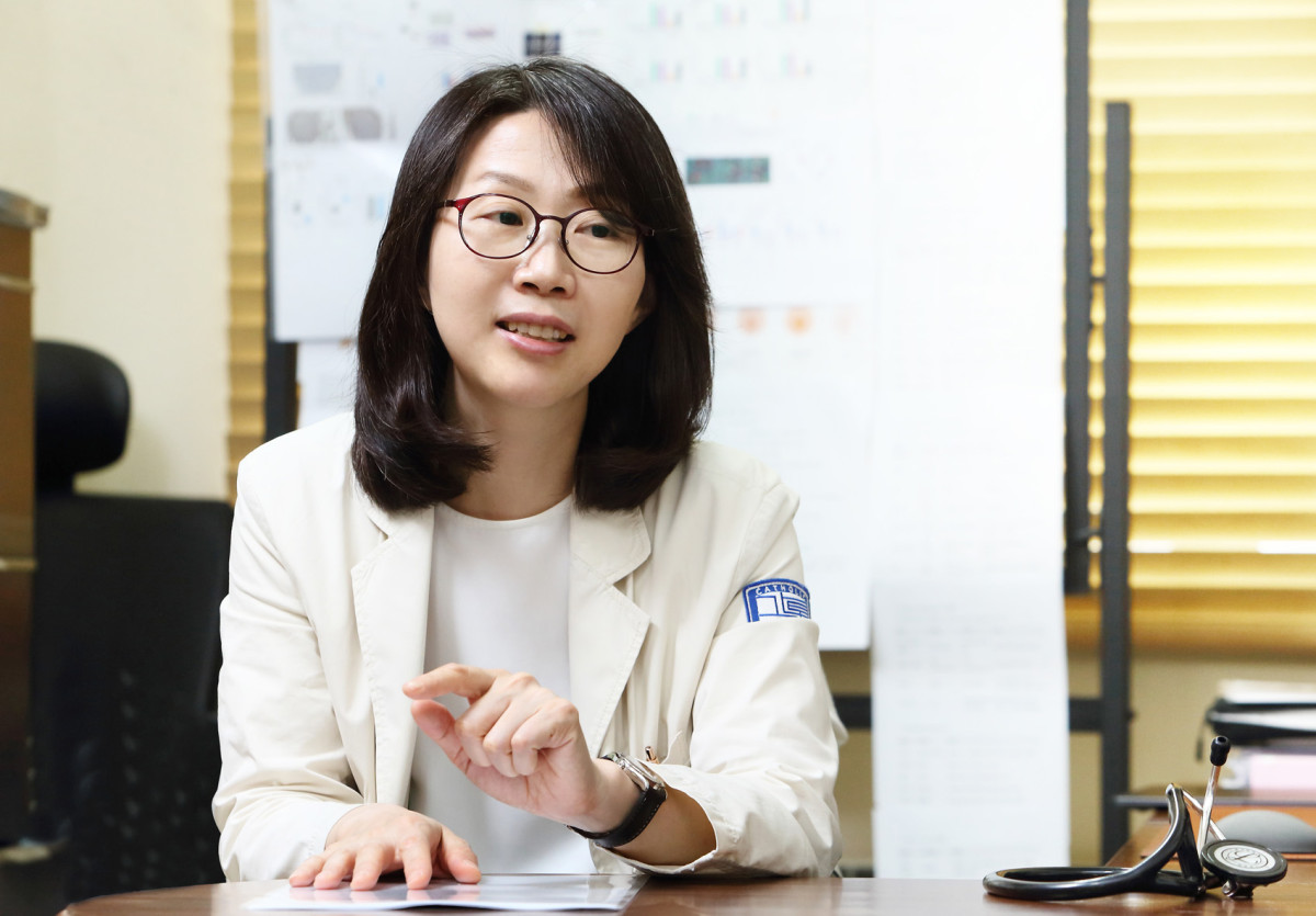 ▲홍숙희 서울성모병원 종양내과 교수가 본지와 인터뷰하고 있다. (사진제공=한국아스트라제네카)