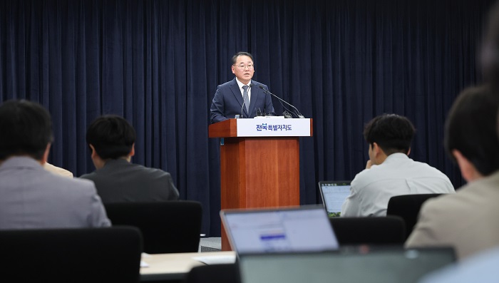 ▲김종훈 전북특별자치도 경제부지사가 19일 전북도청 브리핑룸에서 ‘현대차 새만금 투자 관련 전북도 종합지원계획’을 발표하고 있다. (사진제공)