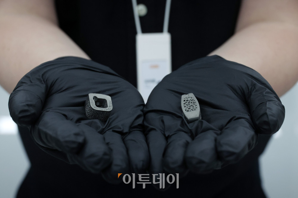 ▲3D 프린팅 기술로 만든 임플란트 제품들. (고이란 기자 photoeran@)