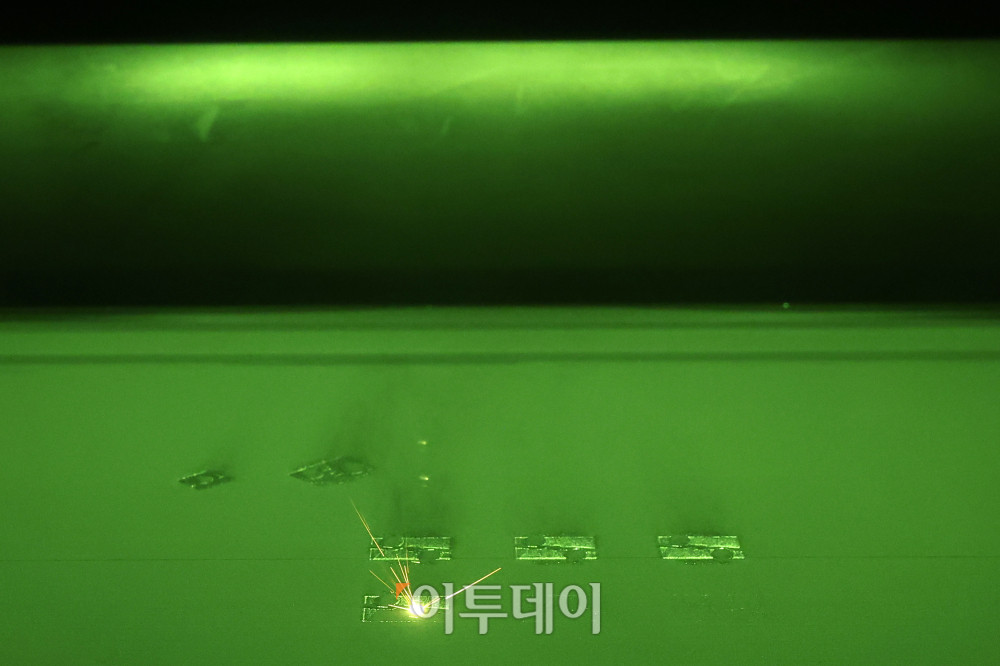 ▲3D 프린팅 임플란트 적층 과정. (고이란 기자 photoeran@)