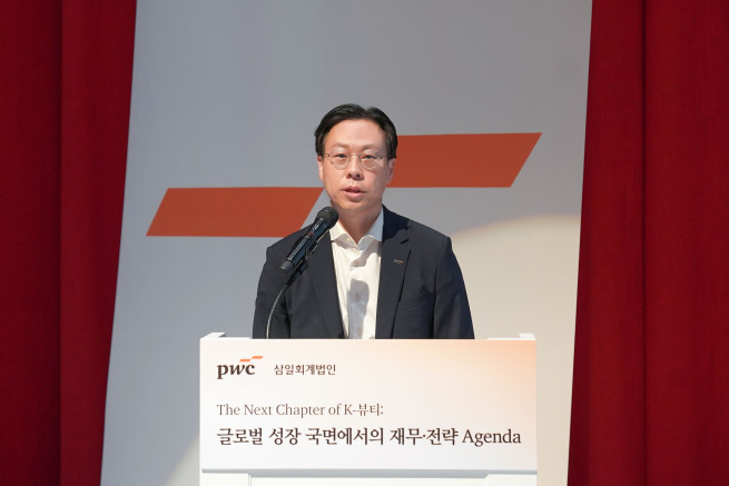 ▲19일 서울 용산구 삼일PwC 본사 아모레홀에서 열린 ‘K-뷰티: 글로벌 성장 국면에서의 재무·전략 어젠다’ 세미나에서 김영순 삼일PwC K-뷰티 섹터 리더가 발언하고 있다. (제공=삼일PwC)