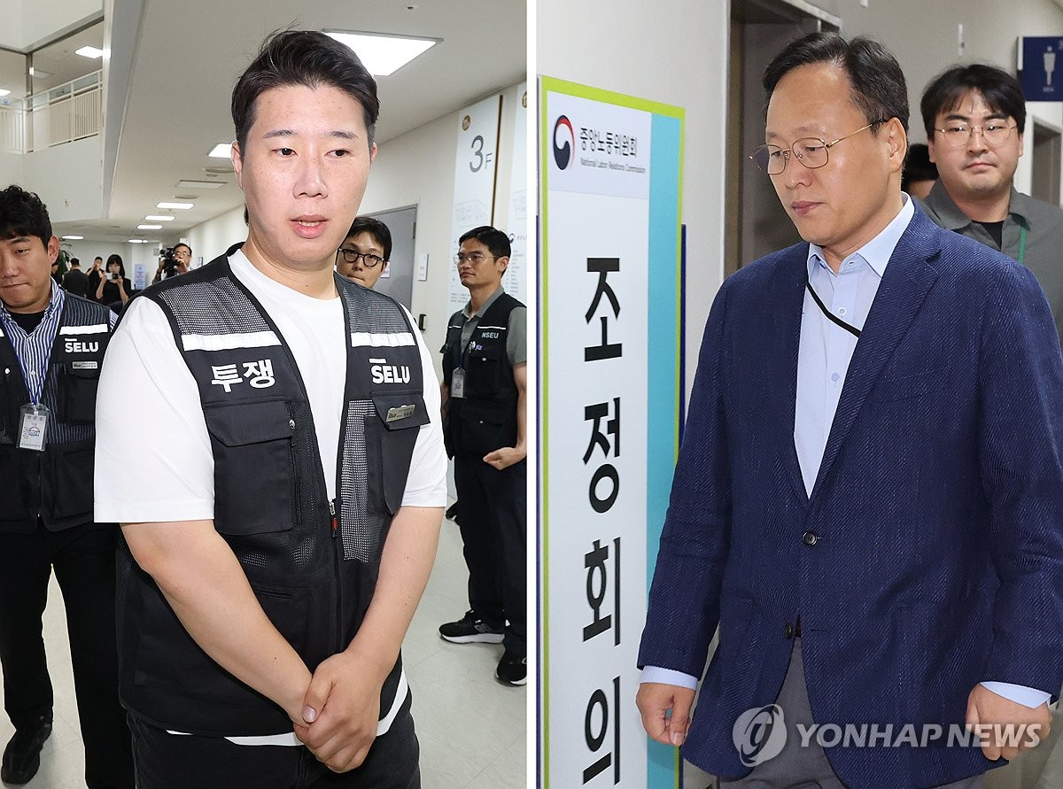 ▲삼성그룹 초기업노동조합 삼성전자지부 최승호 위원장(왼쪽)과 삼성전자 사측 대표교섭위원인 여명구 DS(디바이스솔루션·반도체 사업 담당) 피플팀장이 20일 정부세종청사 중앙노동위원회에서 총파업 예고 시점을 하루 앞두고 열린 3차 사후조정 회의에 각각 들어가고 있다. (사진제공=연합뉴스)