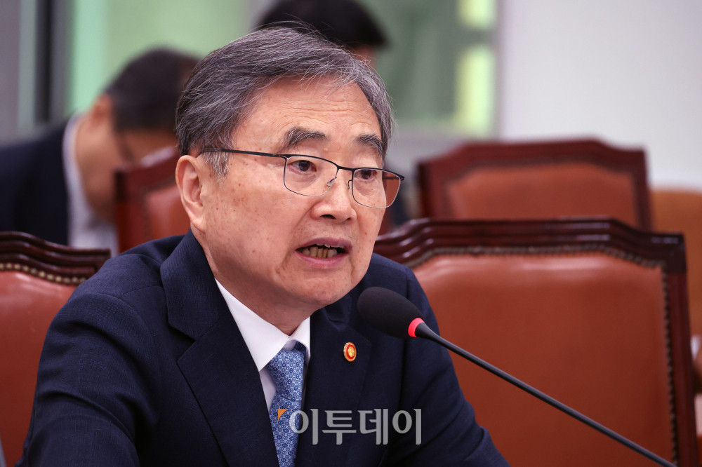 ▲조현 외교부 장관이 20일 서울 여의도 국회에서 열린 외교통일위원회 전체회의에서 의원 질의에 답하고 있다. 고이란 기자 photoeran@
