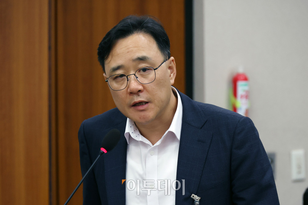 ▲임춘근 서울시 도시기반시설본부장이 20일 서울 여의도 국회 국토교통위원회 전체회의에서 열린 GTX-A 삼성역 구간 철근 누락에 대한 현안 질의에서 의원 질의에 답하고 있다. 고이란 기자 photoeran@