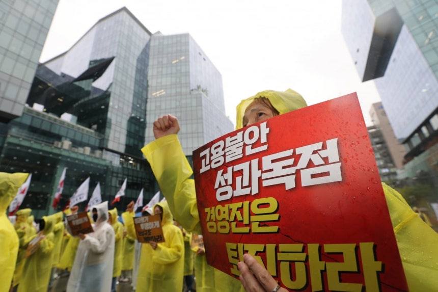 카카오, 사상 초유 ‘파업 도미노’ 사면초가…“미래 생존력 고민 해야 진정한 이익 배분”