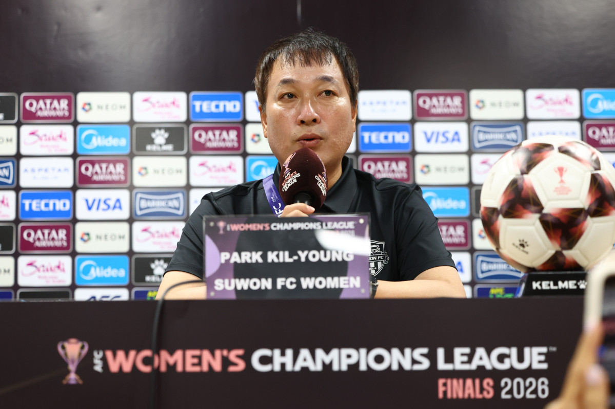 ▲19일 경기도 수원종합운동장에서 열린 아시아축구연맹(AFC) 여자 챔피언스리그(AWCL) 4강 기자회견에서 수원FC 위민 박길영 감독이 취재진 질문에 답하고 있다. (연합뉴스)