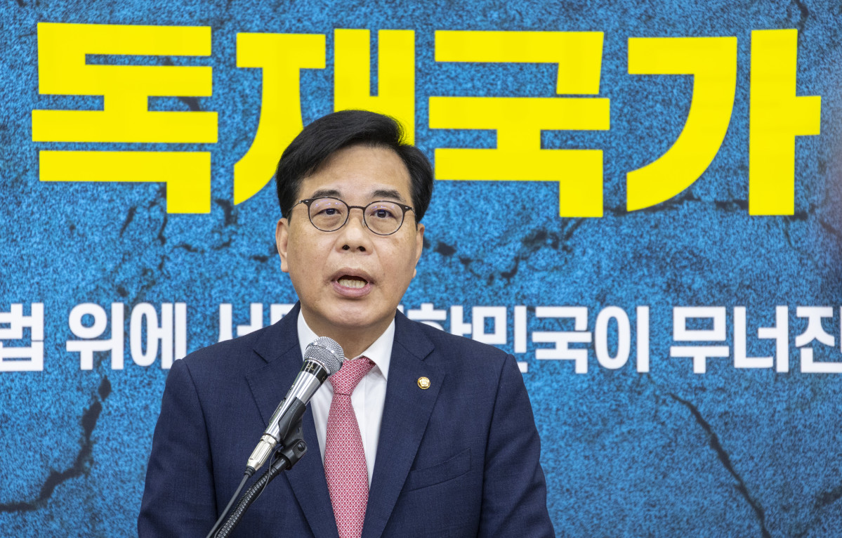 ▲6ㆍ3 지방선거와 재보선 공식선거운동 첫날인 21일 국민의힘 송언석 공동선거대책위원장이 국회에서 대국민 호소 기자회견을 하고 있다. (연합뉴스)