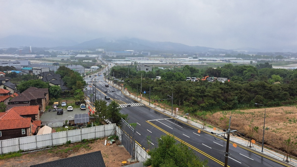 ▲용인특례시가 21일 정식 개통한 보개원삼로 전경. 국도17호선 가재월사거리에서 용인 반도체 클러스터 일반산업단지까지 1.88㎞ 구간이 왕복 4차로로 확장됐다. (용인특례시)