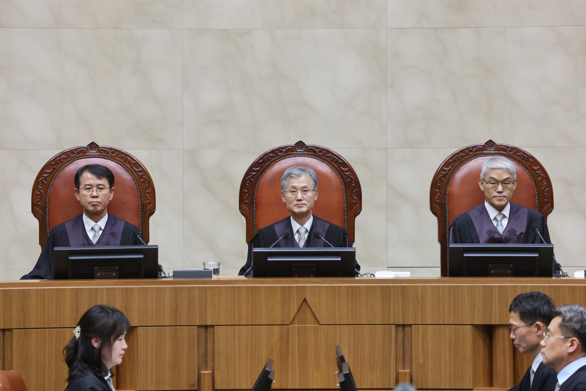 ▲조희대 대법원장과 대법관들이 21일 서울 서초구 대법원에서 열린 전원합의체 선고에 참석하고 있다. (연합뉴스)