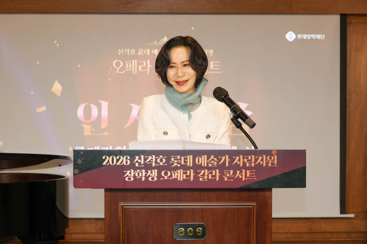 ▲장혜선 롯데장학재단 이사장이 21일 열린 신격호 롯데 예술가자립지원 장학생 오페라 갈라 콘서트에서 인사말을 하고 있다. (사진제공=롯데장학재단)