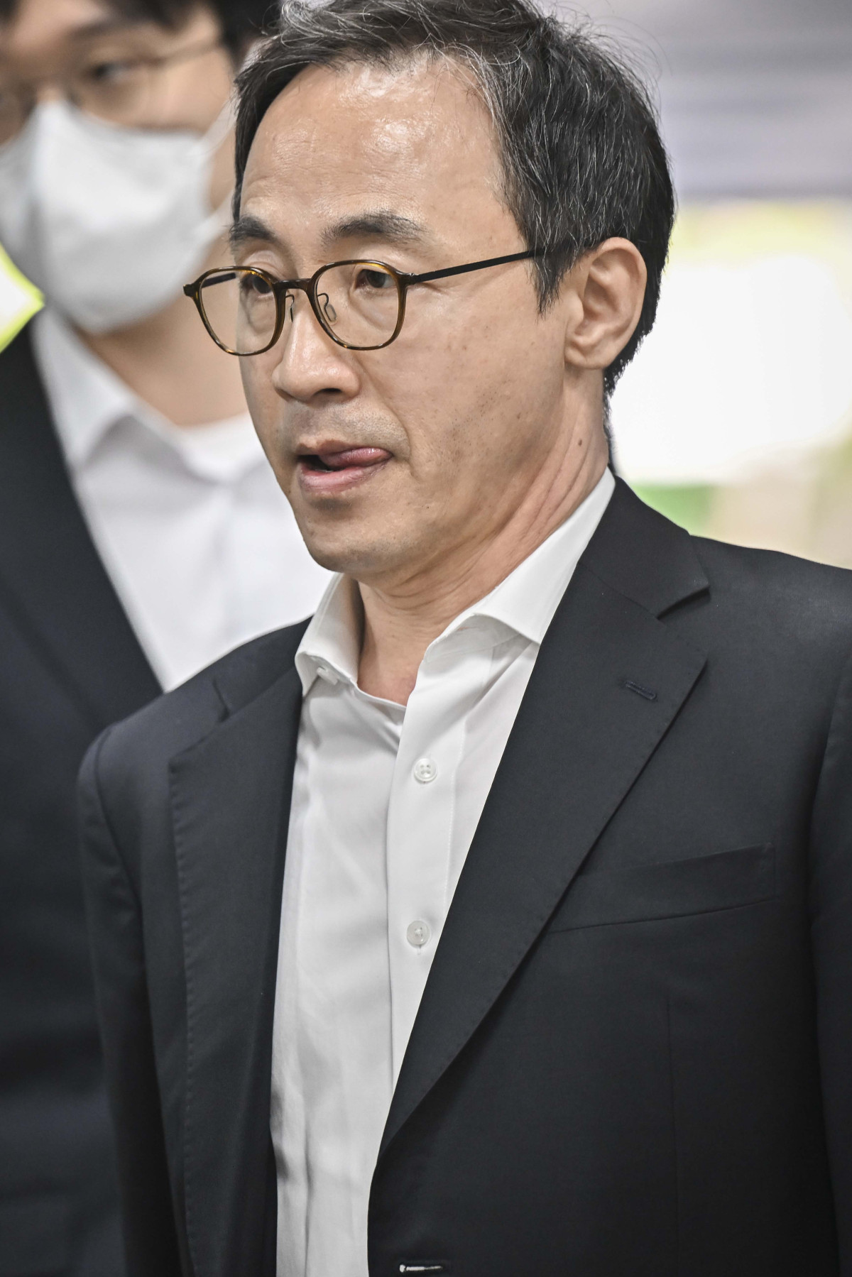 ▲대통령 관저 이전 특혜 의혹을 받는 김오진 전 국토교통부 1차관이 22일 서울 서초구 서울중앙지법에서 열린 구속 전 피의자 심문(영장실질심사)에 출석하고 있다. 사진공동취재단