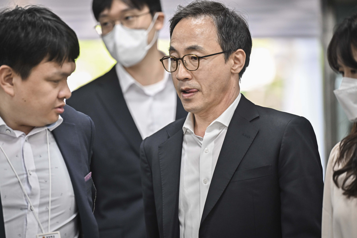 ▲대통령 관저 이전 특혜 의혹을 받는 김오진 전 국토교통부 1차관이 22일 서울 서초구 서울중앙지법에서 열린 구속 전 피의자 심문(영장실질심사)에 출석하고 있다. 사진공동취재단
