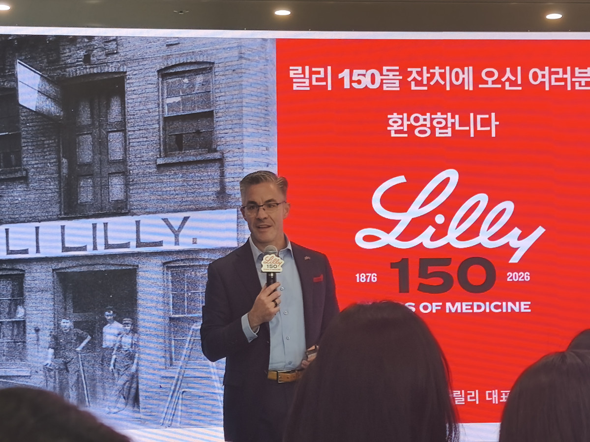 ▲존 비클(John Bickel) 한국릴리 대표가 릴리 150주년 미디어데이에서 발표하고 있다. (노상우 기자 nswreal@)