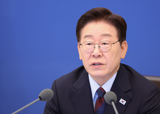 李대통령 "동남권 공공기관·기업 추가 이전 신속하게…꾸준히 투자해야"