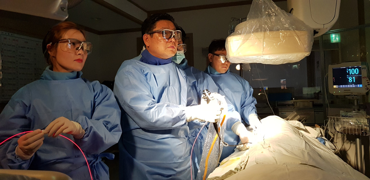 ▲온병원 췌장담도센터 박은택 센터장이 췌장암 집도를 진행하고 있다. (사진제공=온종합병원)