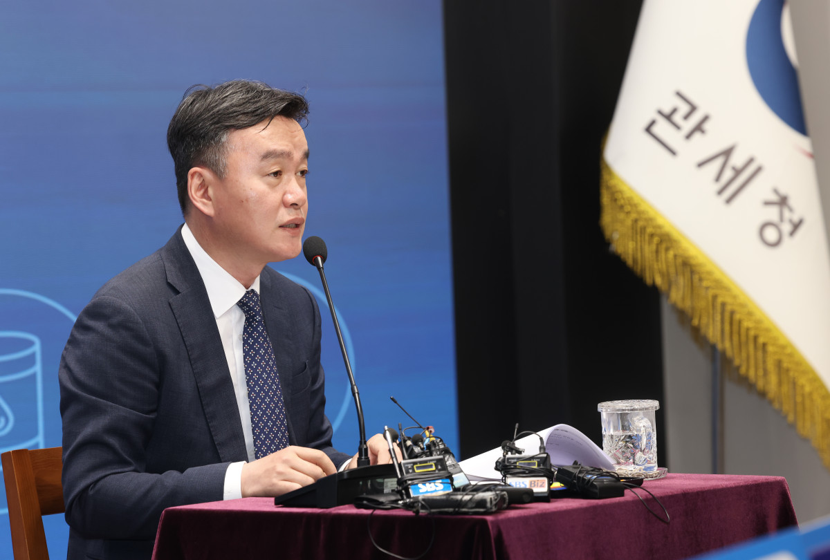 ▲이종욱 관세청장이 26일 서울세관에서 원유 수입선 다변화 지원 브리핑을 하고 있다. (사진제공=관세청)