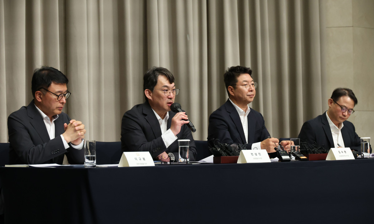 ▲전상진 신세계그룹 경영총괄부사장이 26일 서울 조선팰리스 강남에서 열린 5·18 민주화운동 기념일에 진행된 스타벅스코리아 '탱크데이' 마케팅 관련 사과 기자회견에서 진상조사 결과를 발표하고 있다. (고이란 기자 photoeran@)