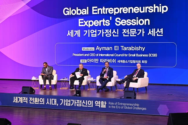 ▲'2025 진주 K-기업가정신 국제포럼' 전문가 세션 출연진. (사진제공=진주 K-기업가정신재단)