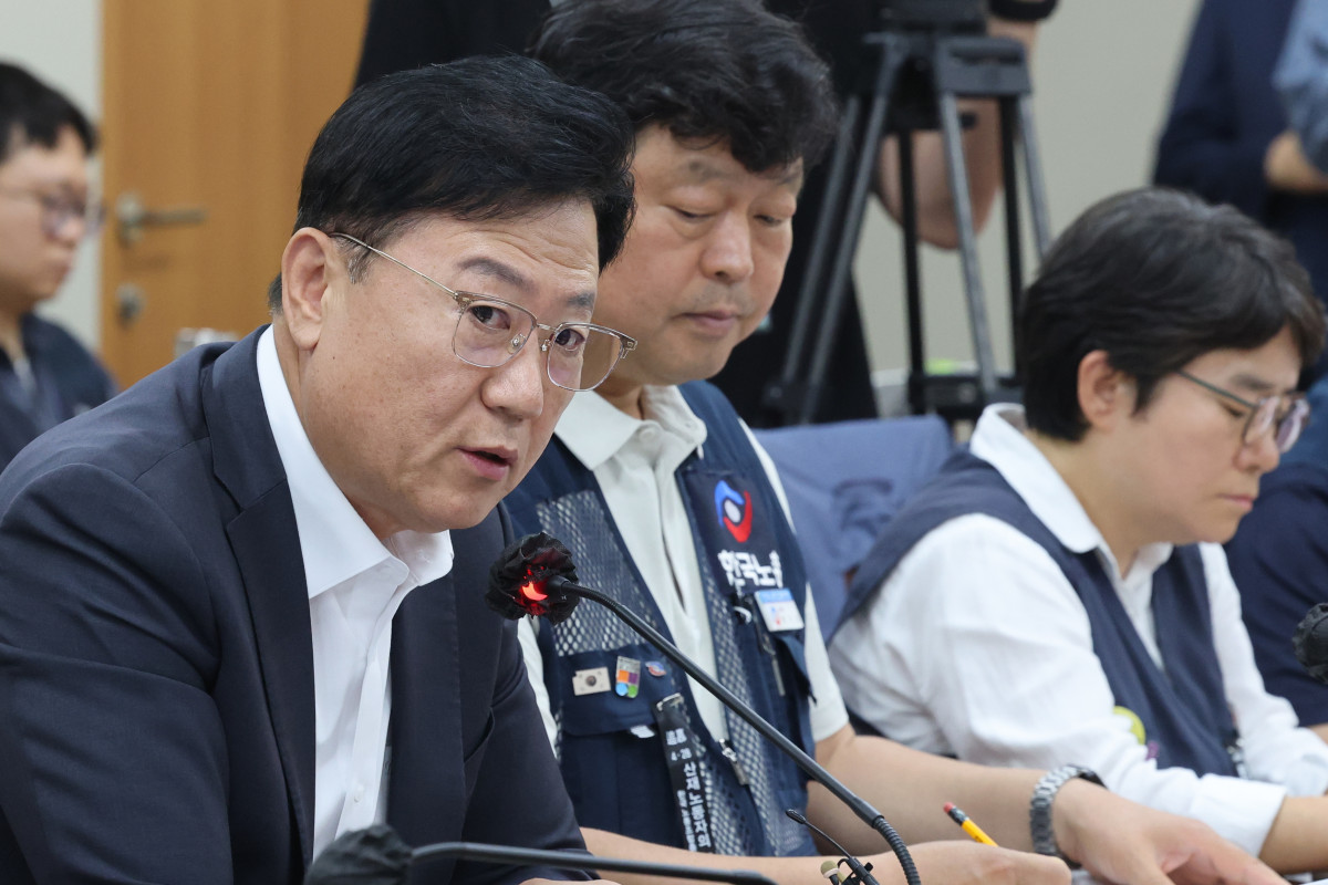 ▲26일 정부세종청사 최저임금위원회에서 열린 2차 전원회의에서 사용자위원인 류기정 한국경영자총협회 전무가 발언하고 있다. (사진제공=경총)