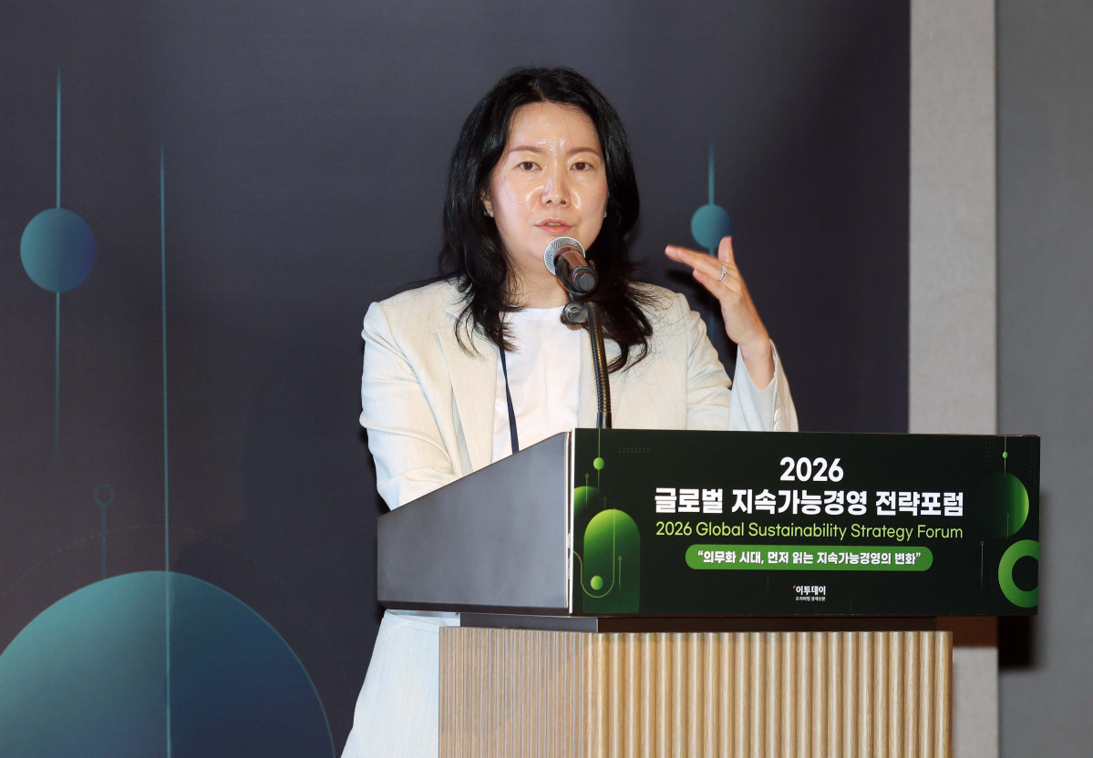 ▲김미현 SK증권 상무 ESG 실장이 27일 서울 강남구 웨스틴 서울 파르나스 호텔에서 열린 ‘2026 글로벌 지속가능경영전략포럼’에서 ‘생물다양성 관련 금융기관의 주안점’를 주제로 패널토론에 참여하고 있다. 글로벌 지속가능경영전략포럼은 ‘자연-금융-공시-검증’으로 이어지는 지속가능성 전환의 흐름을 한 자리에서 점검하고, 기업과 금융권의 실행 전략을 구체화하는 자리다. 신태현 기자 holjjak@