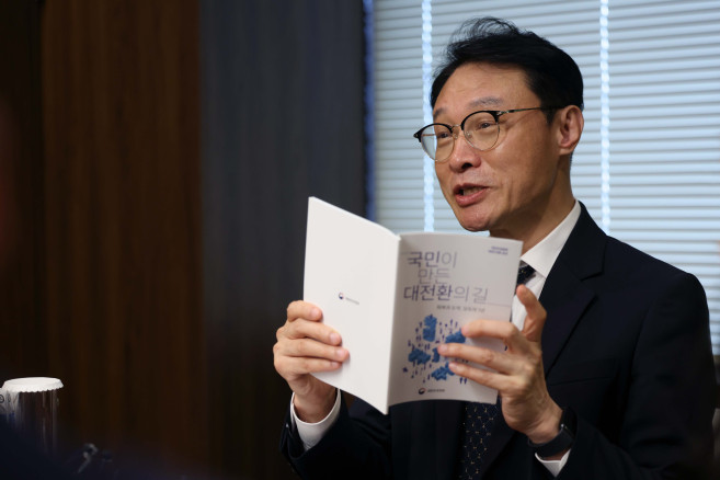 ▲이규연 대통령비서실 홍보소통수석비서관이 26일 서울 종로구 포룸에서 이투데이와 인터뷰를 갖고 있다. 신태현 기자 holjjak@ (이투데이·뉴스핌 공동제공)