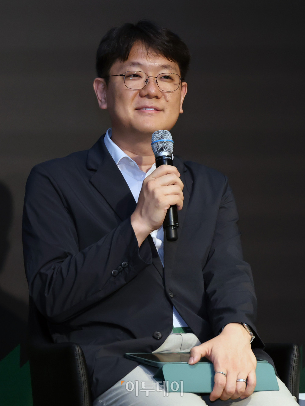 ▲27일 서울 강남구 웨스틴 서울 파르나스 호텔에서 열린 ‘2026 글로벌 지속가능경영전략포럼’에서 유창우 LG CNS 총괄이 지속가능성 공시기준 도입에 따른 보고 품질과 검증 체계를 주제로 패널토론을 하고 있다. 글로벌 지속가능경영전략포럼은 ‘자연-금융-공시-검증’으로 이어지는 지속가능성 전환의 흐름을 한 자리에서 점검하고, 기업과 금융권의 실행 전략을 구체화하는 자리다. 고이란 기자 photoean@